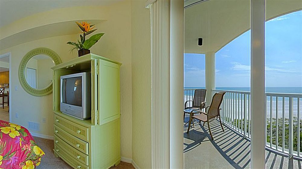 Sunset Vistas Two Bedroom Beachfront Suites St. Pete Beach Eksteriør bilde