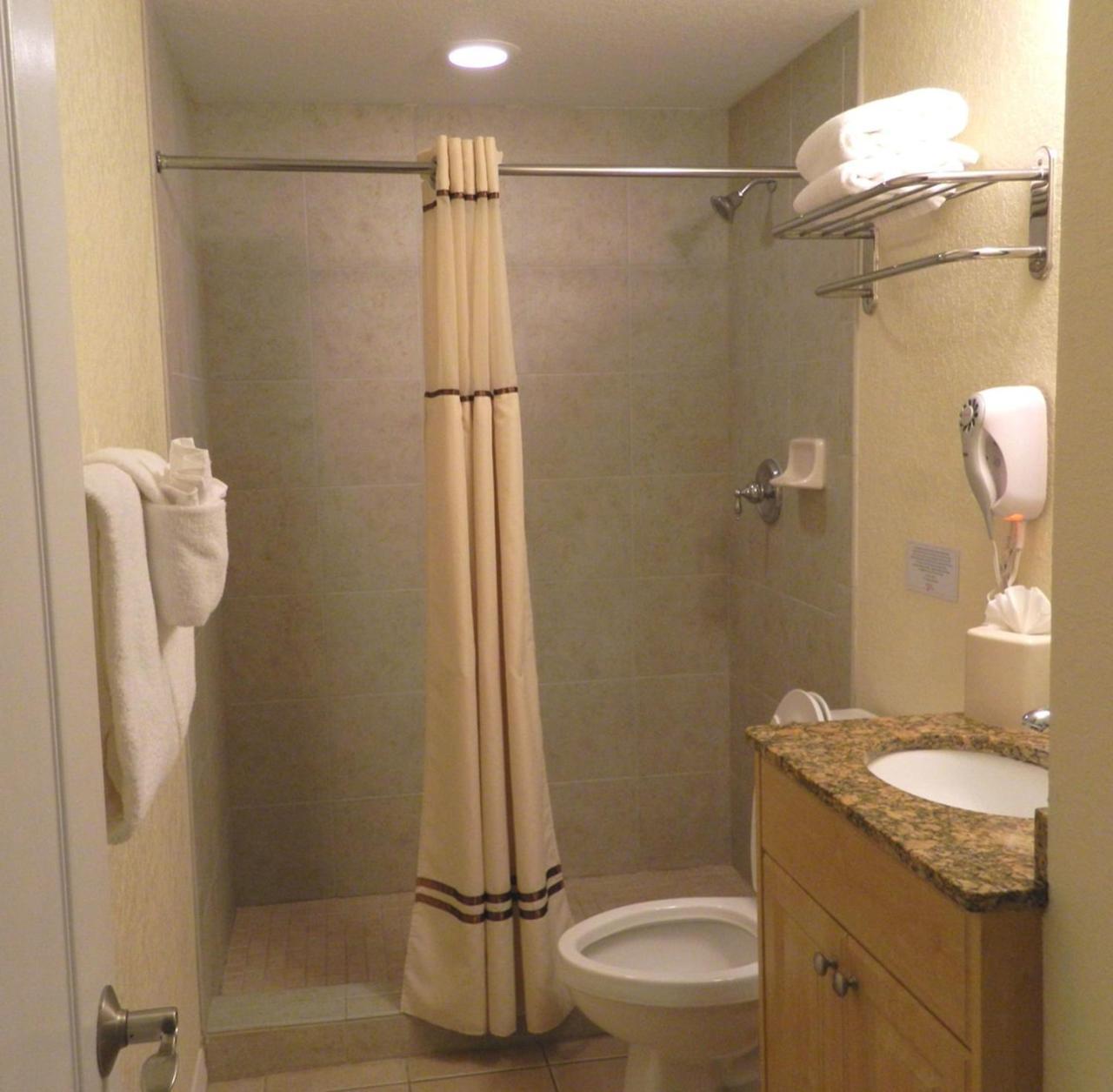Sunset Vistas Two Bedroom Beachfront Suites St. Pete Beach Eksteriør bilde