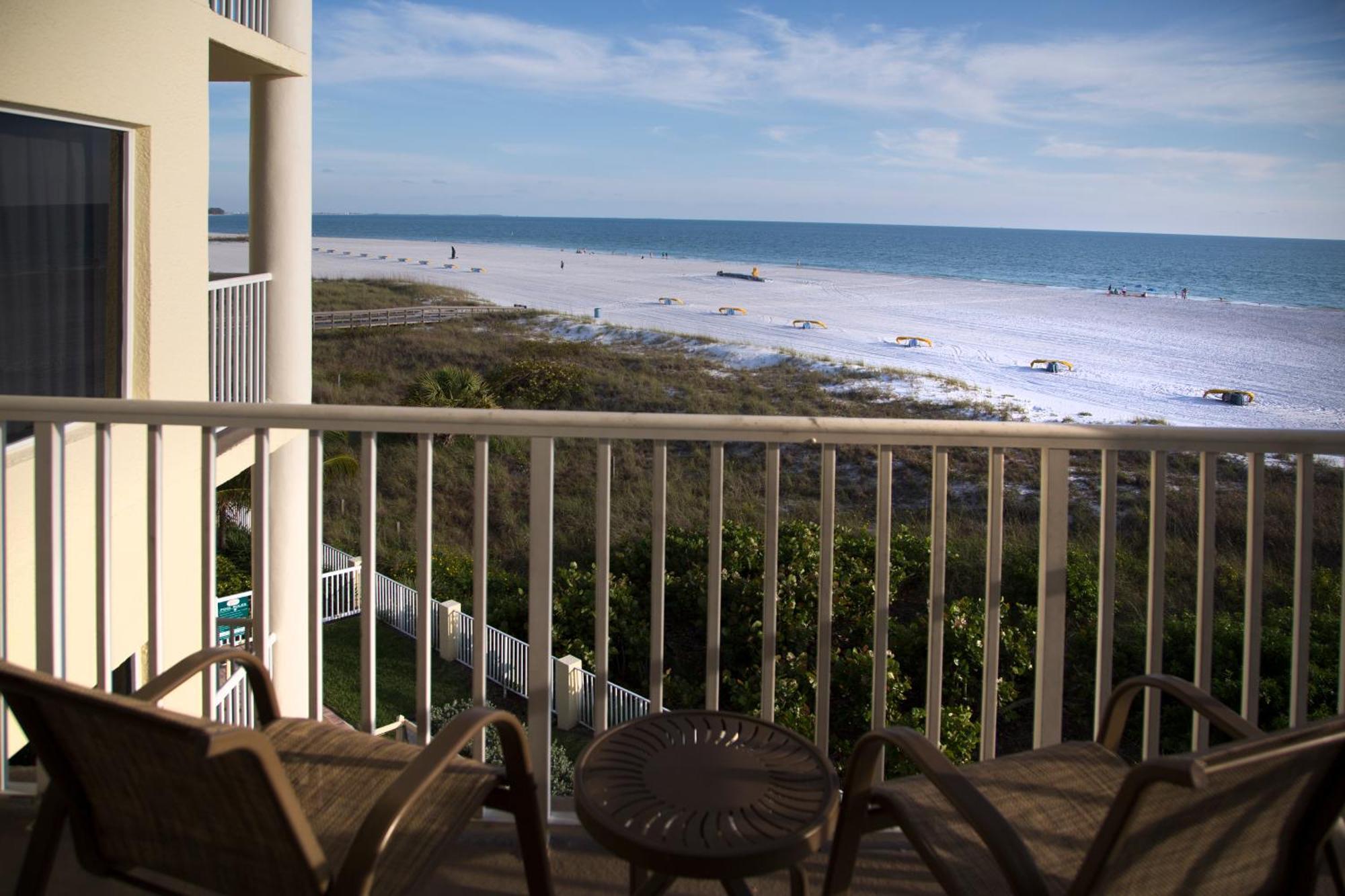 Sunset Vistas Two Bedroom Beachfront Suites St. Pete Beach Rom bilde