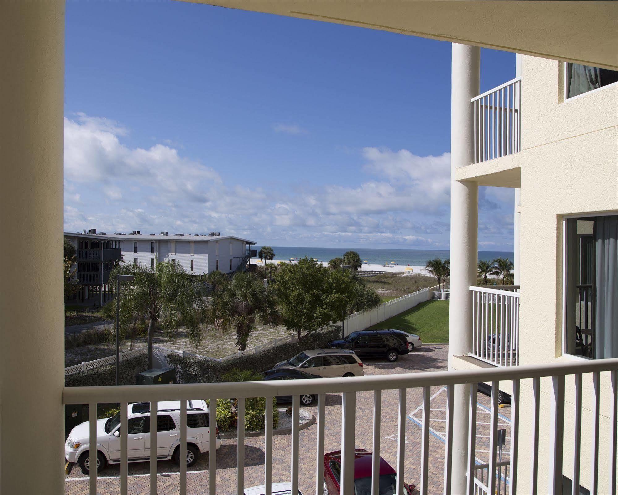 Sunset Vistas Two Bedroom Beachfront Suites St. Pete Beach Eksteriør bilde