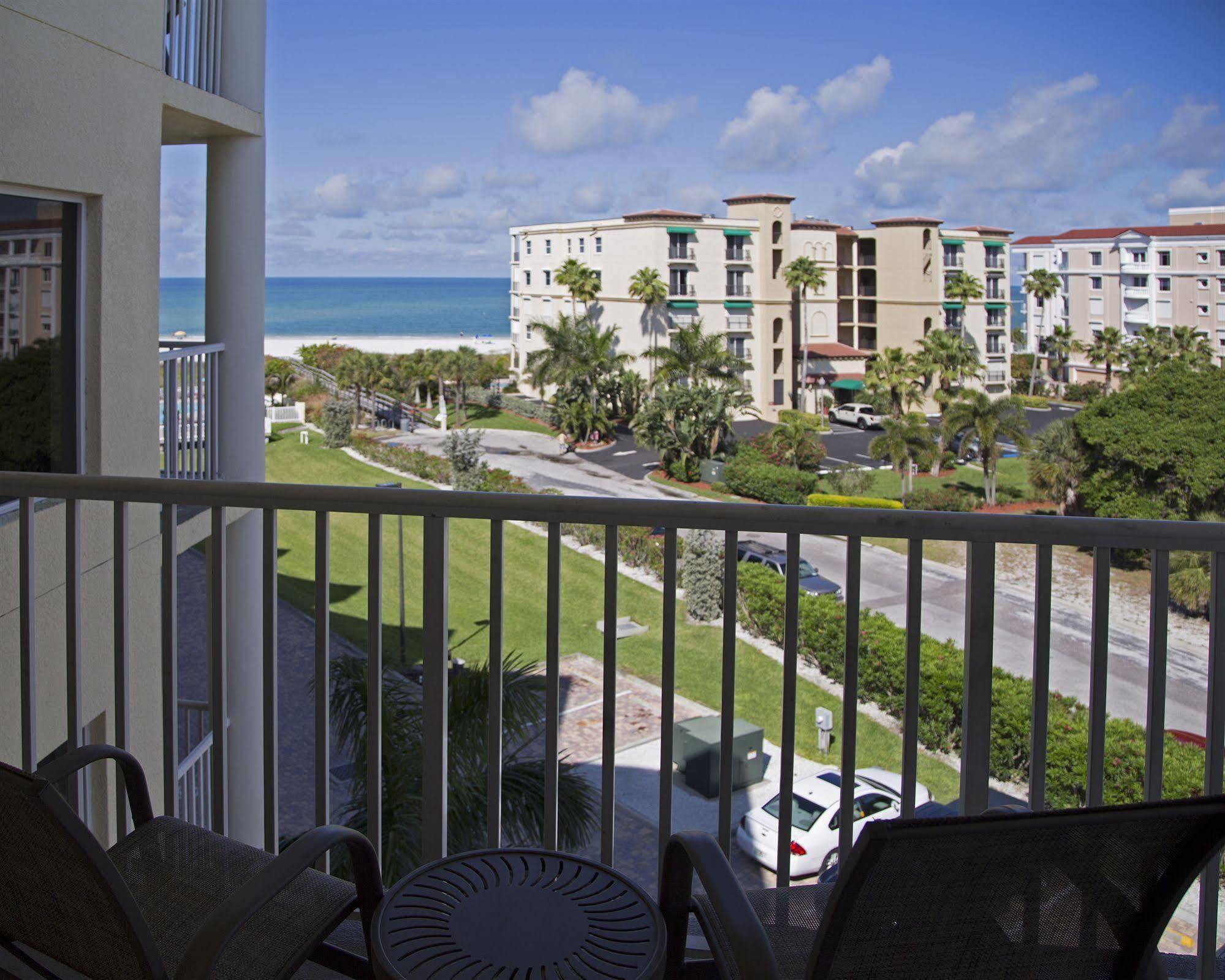 Sunset Vistas Two Bedroom Beachfront Suites St. Pete Beach Eksteriør bilde