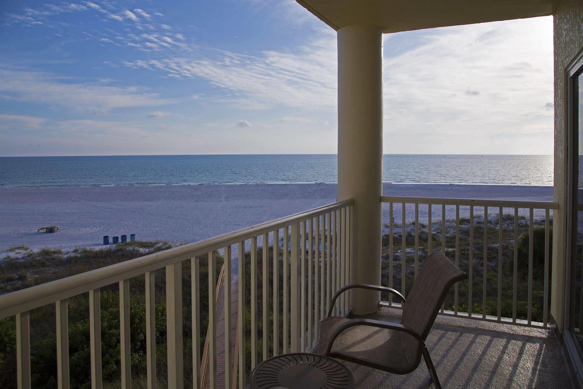 Sunset Vistas Two Bedroom Beachfront Suites St. Pete Beach Eksteriør bilde