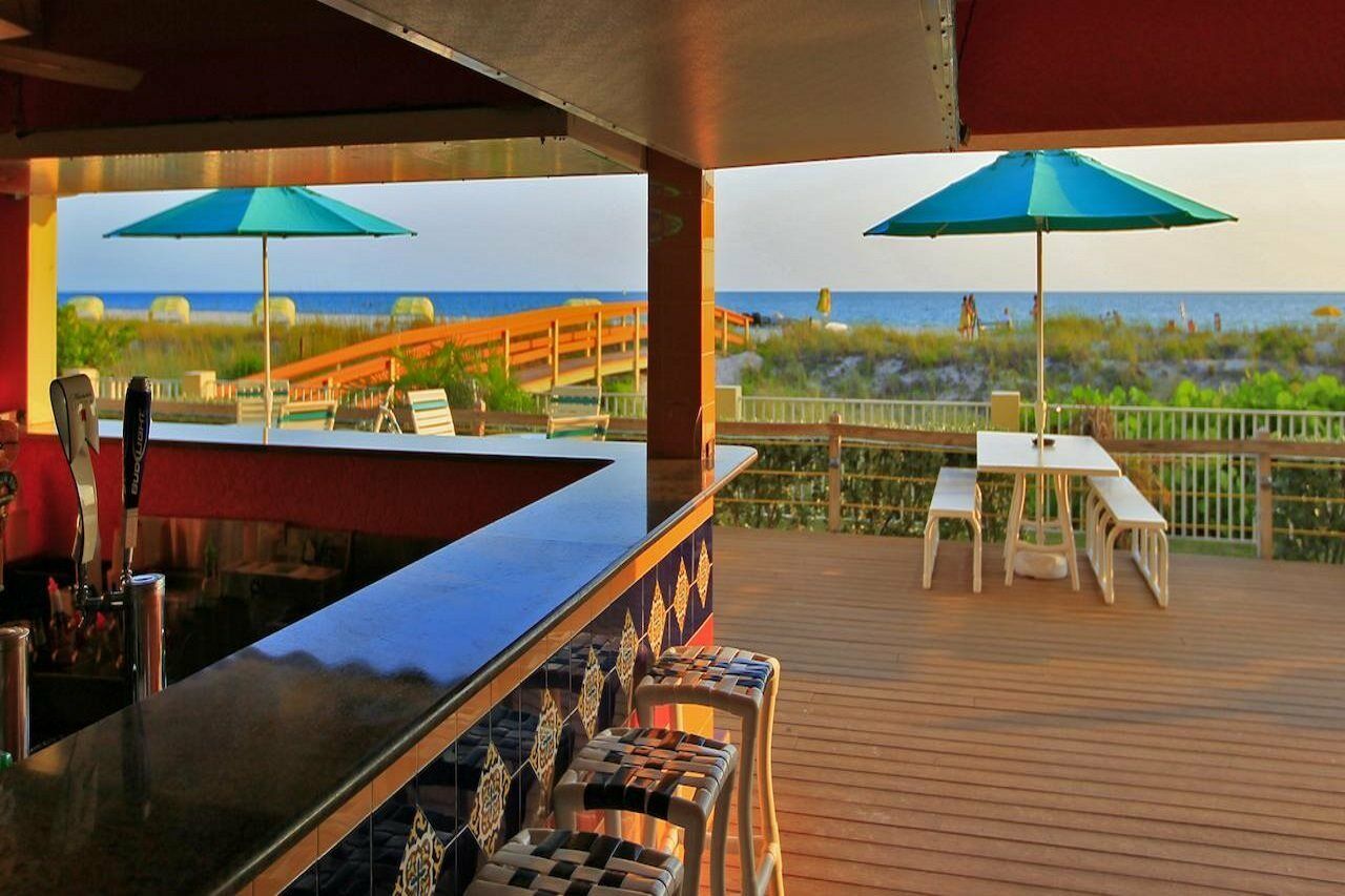Sunset Vistas Two Bedroom Beachfront Suites St. Pete Beach Eksteriør bilde