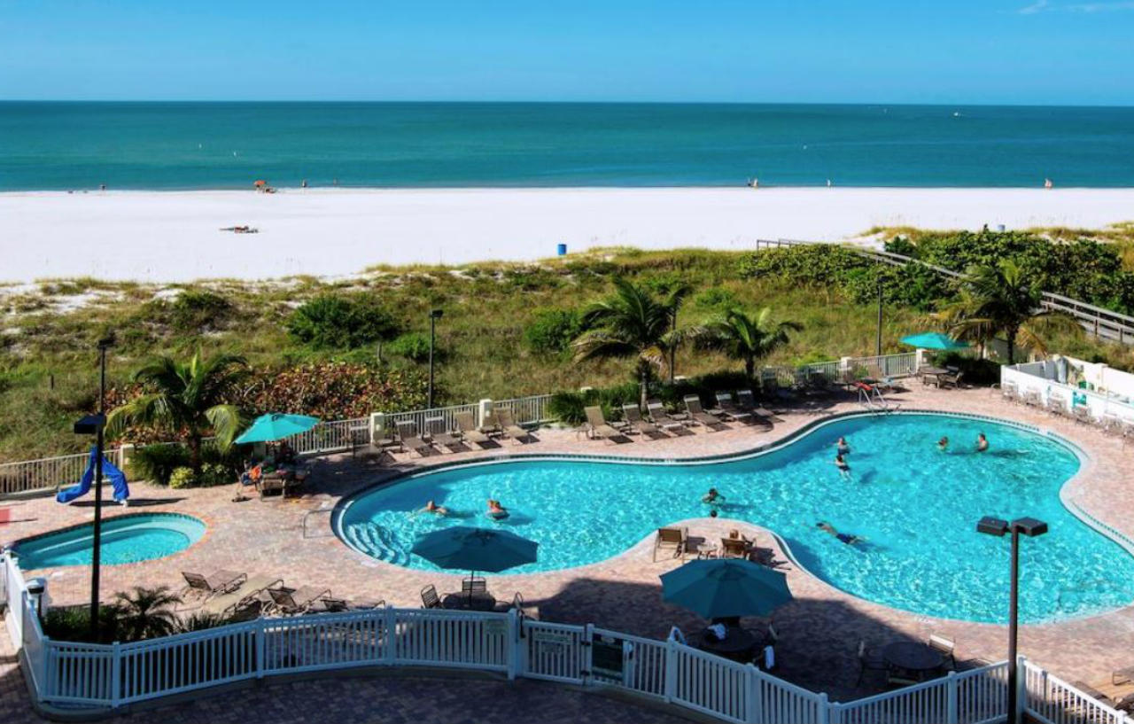 Sunset Vistas Two Bedroom Beachfront Suites St. Pete Beach Eksteriør bilde